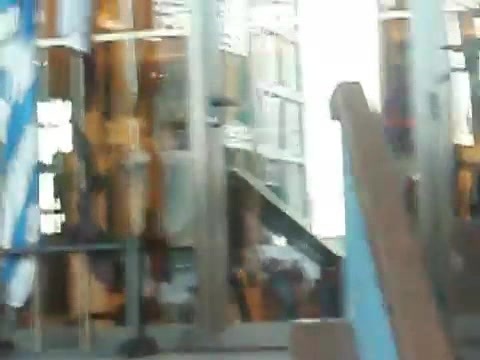 Demi Lovato Saludando en el hotel Radisson Uruguay 29_04_12 1087