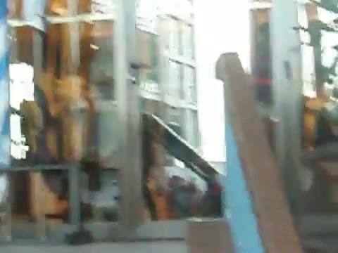 Demi Lovato Saludando en el hotel Radisson Uruguay 29_04_12 1091