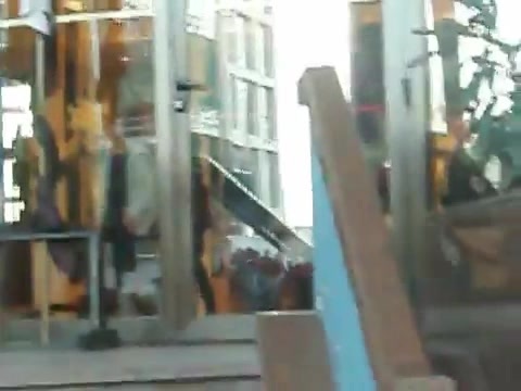 Demi Lovato Saludando en el hotel Radisson Uruguay 29_04_12 1100