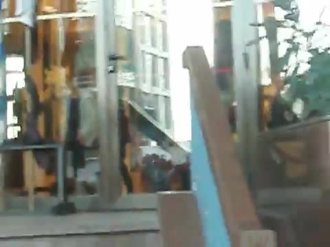 Demi Lovato Saludando en el hotel Radisson Uruguay 29_04_12 1101
