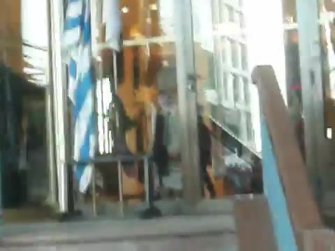Demi Lovato Saludando en el hotel Radisson Uruguay 29_04_12 1125