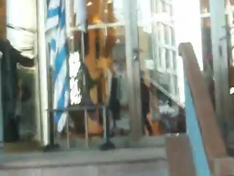 Demi Lovato Saludando en el hotel Radisson Uruguay 29_04_12 1127