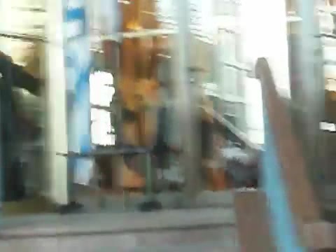 Demi Lovato Saludando en el hotel Radisson Uruguay 29_04_12 1128
