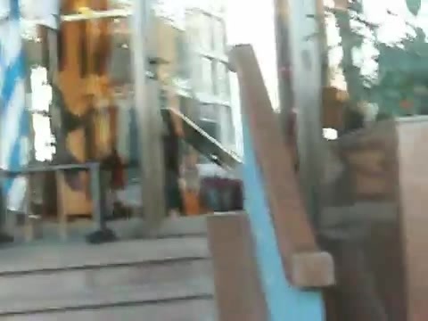 Demi Lovato Saludando en el hotel Radisson Uruguay 29_04_12 1149