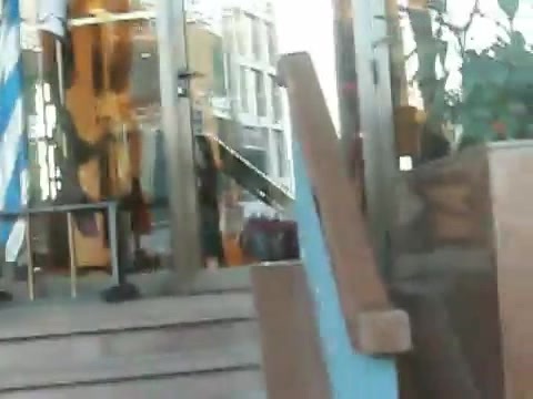 Demi Lovato Saludando en el hotel Radisson Uruguay 29_04_12 1151