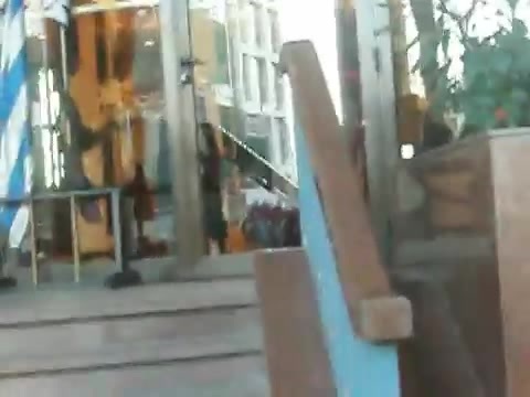 Demi Lovato Saludando en el hotel Radisson Uruguay 29_04_12 1154
