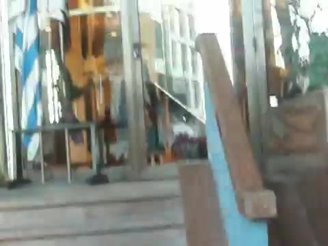 Demi Lovato Saludando en el hotel Radisson Uruguay 29_04_12 1161