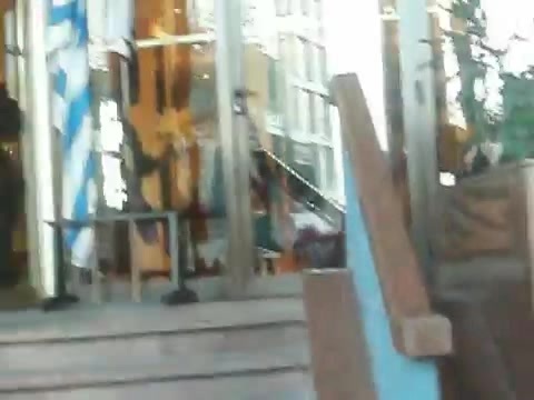 Demi Lovato Saludando en el hotel Radisson Uruguay 29_04_12 1165