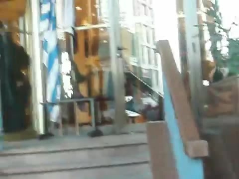 Demi Lovato Saludando en el hotel Radisson Uruguay 29_04_12 1169