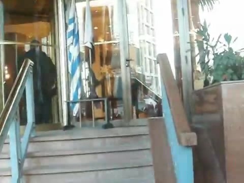 Demi Lovato Saludando en el hotel Radisson Uruguay 29_04_12 1186
