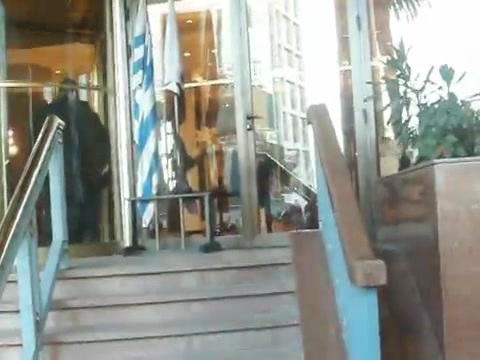 Demi Lovato Saludando en el hotel Radisson Uruguay 29_04_12 1189