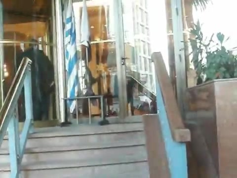 Demi Lovato Saludando en el hotel Radisson Uruguay 29_04_12 1190
