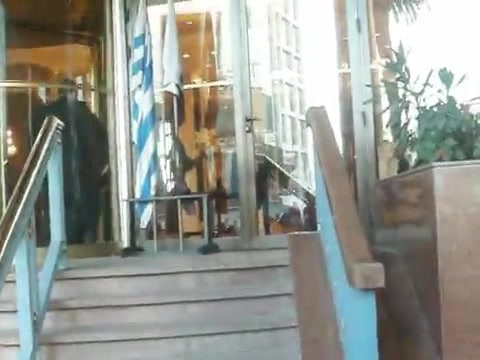 Demi Lovato Saludando en el hotel Radisson Uruguay 29_04_12 1192