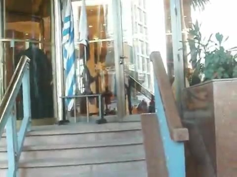 Demi Lovato Saludando en el hotel Radisson Uruguay 29_04_12 1201