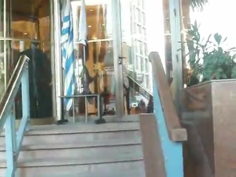 Demi Lovato Saludando en el hotel Radisson Uruguay 29_04_12 1210