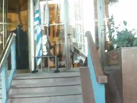 Demi Lovato Saludando en el hotel Radisson Uruguay 29_04_12 1213