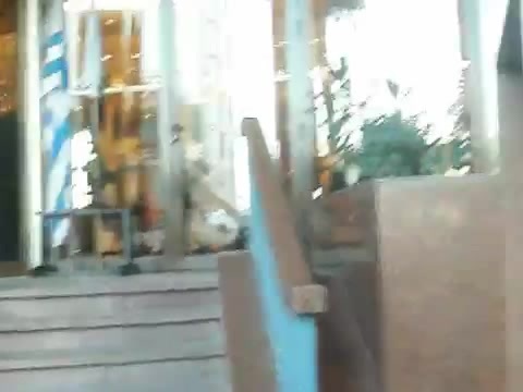 Demi Lovato Saludando en el hotel Radisson Uruguay 29_04_12 1236