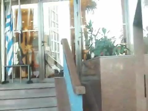 Demi Lovato Saludando en el hotel Radisson Uruguay 29_04_12 1243