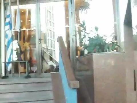 Demi Lovato Saludando en el hotel Radisson Uruguay 29_04_12 1245