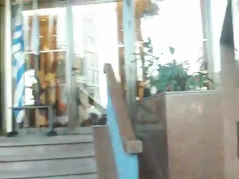 Demi Lovato Saludando en el hotel Radisson Uruguay 29_04_12 1246