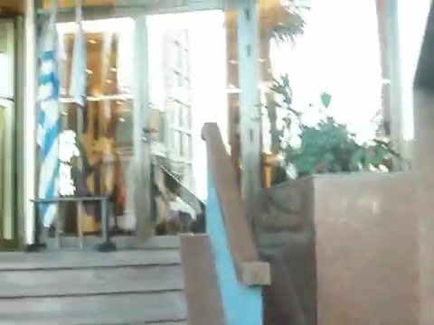 Demi Lovato Saludando en el hotel Radisson Uruguay 29_04_12 1252