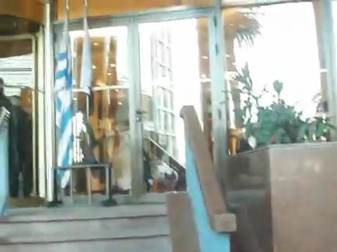 Demi Lovato Saludando en el hotel Radisson Uruguay 29_04_12 1265