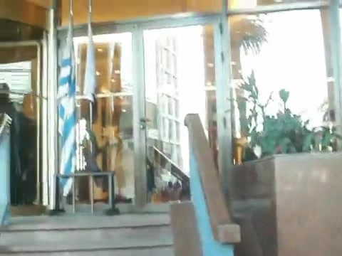 Demi Lovato Saludando en el hotel Radisson Uruguay 29_04_12 1268