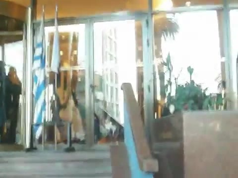 Demi Lovato Saludando en el hotel Radisson Uruguay 29_04_12 1277