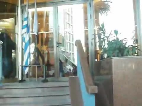Demi Lovato Saludando en el hotel Radisson Uruguay 29_04_12 1292