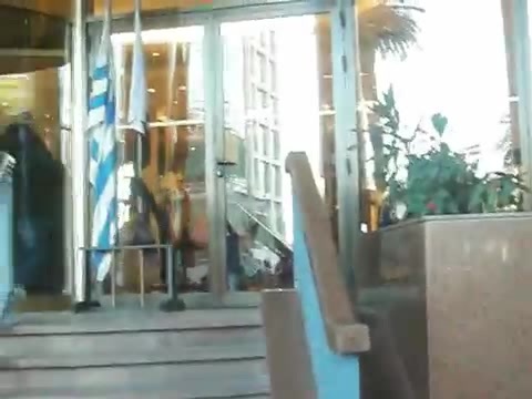 Demi Lovato Saludando en el hotel Radisson Uruguay 29_04_12 1293