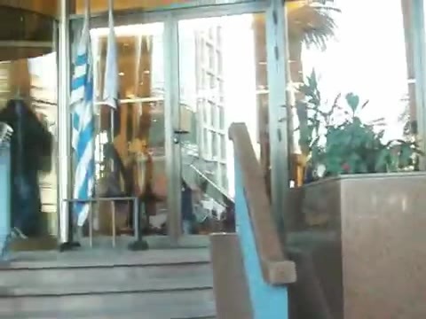 Demi Lovato Saludando en el hotel Radisson Uruguay 29_04_12 1294
