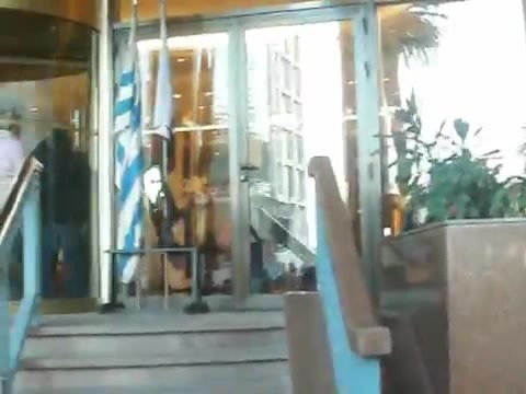 Demi Lovato Saludando en el hotel Radisson Uruguay 29_04_12 1309