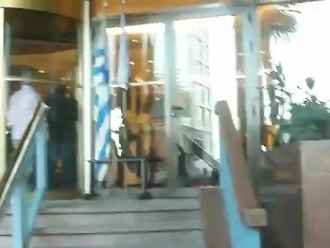Demi Lovato Saludando en el hotel Radisson Uruguay 29_04_12 1314