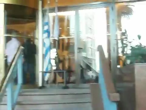Demi Lovato Saludando en el hotel Radisson Uruguay 29_04_12 1315