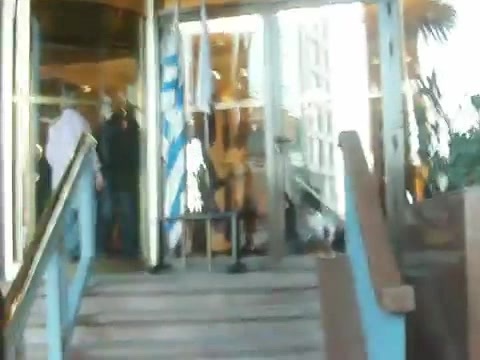 Demi Lovato Saludando en el hotel Radisson Uruguay 29_04_12 1322