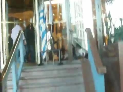 Demi Lovato Saludando en el hotel Radisson Uruguay 29_04_12 1326
