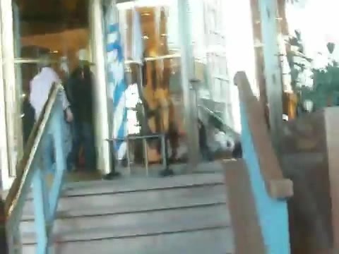 Demi Lovato Saludando en el hotel Radisson Uruguay 29_04_12 1327