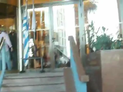 Demi Lovato Saludando en el hotel Radisson Uruguay 29_04_12 1338