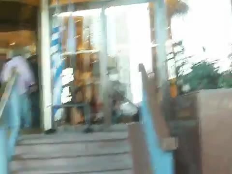 Demi Lovato Saludando en el hotel Radisson Uruguay 29_04_12 1342