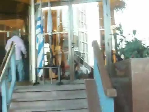 Demi Lovato Saludando en el hotel Radisson Uruguay 29_04_12 1344