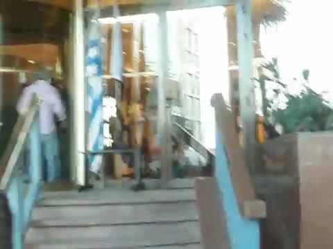 Demi Lovato Saludando en el hotel Radisson Uruguay 29_04_12 1346