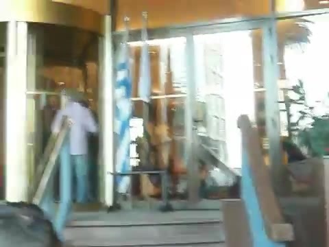Demi Lovato Saludando en el hotel Radisson Uruguay 29_04_12 1358