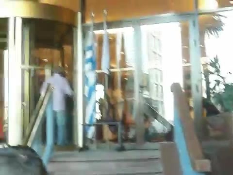 Demi Lovato Saludando en el hotel Radisson Uruguay 29_04_12 1359