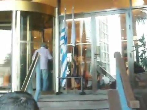 Demi Lovato Saludando en el hotel Radisson Uruguay 29_04_12 1367