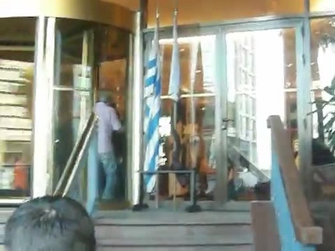 Demi Lovato Saludando en el hotel Radisson Uruguay 29_04_12 1378