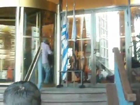 Demi Lovato Saludando en el hotel Radisson Uruguay 29_04_12 1379