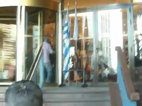 Demi Lovato Saludando en el hotel Radisson Uruguay 29_04_12 1381