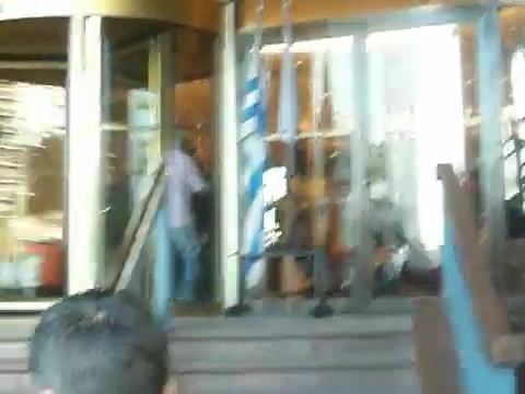 Demi Lovato Saludando en el hotel Radisson Uruguay 29_04_12 1383