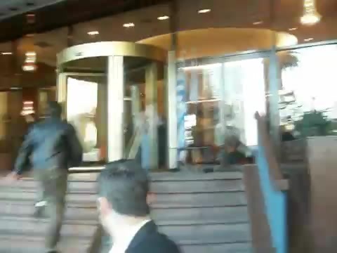 Demi Lovato Saludando en el hotel Radisson Uruguay 29_04_12 1392