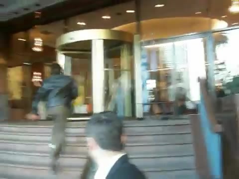 Demi Lovato Saludando en el hotel Radisson Uruguay 29_04_12 1401